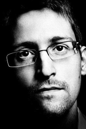 Anonymous - Chasing Edward Snowden